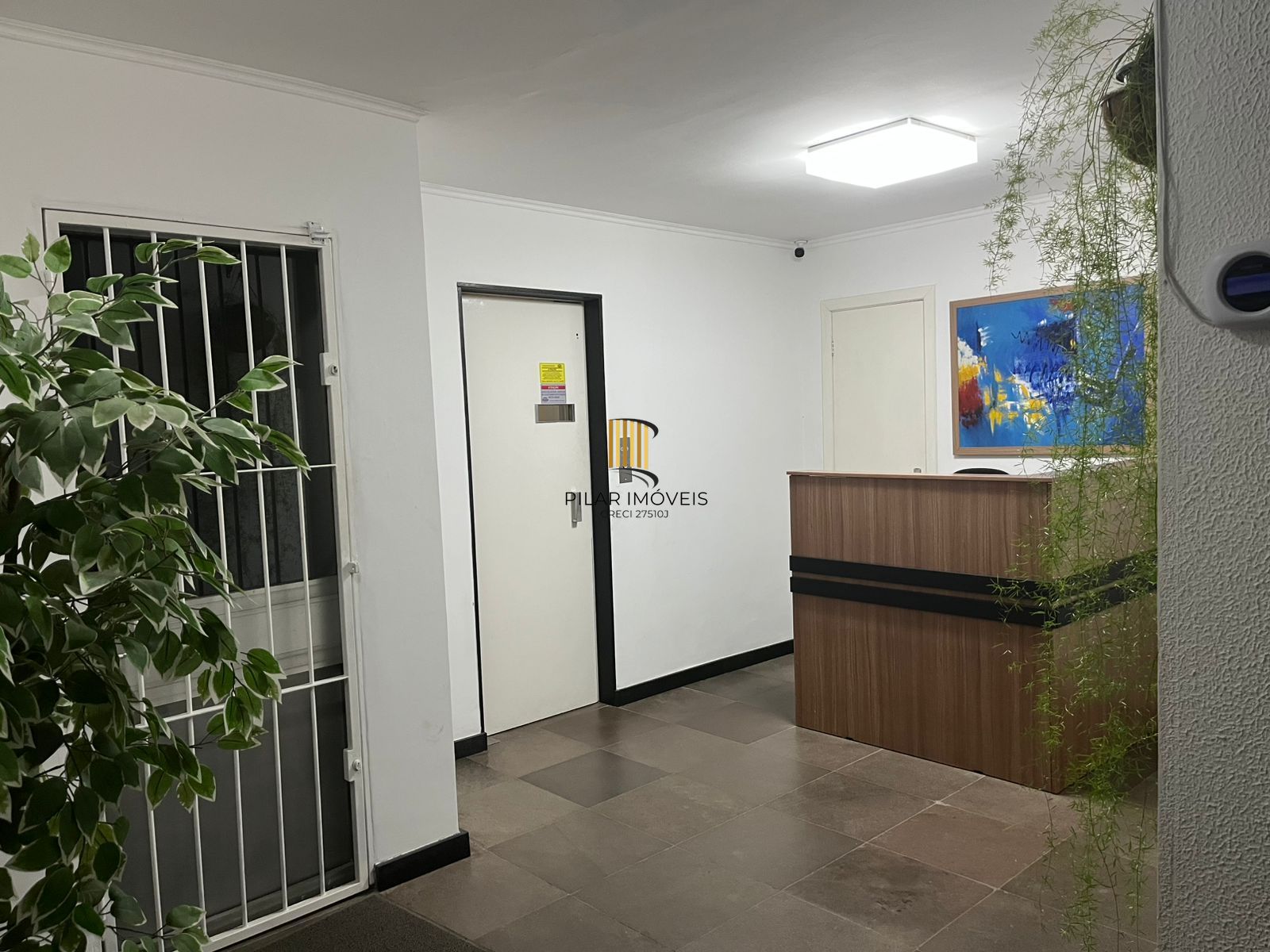 Sala comercial para comprar com ótima iluminação