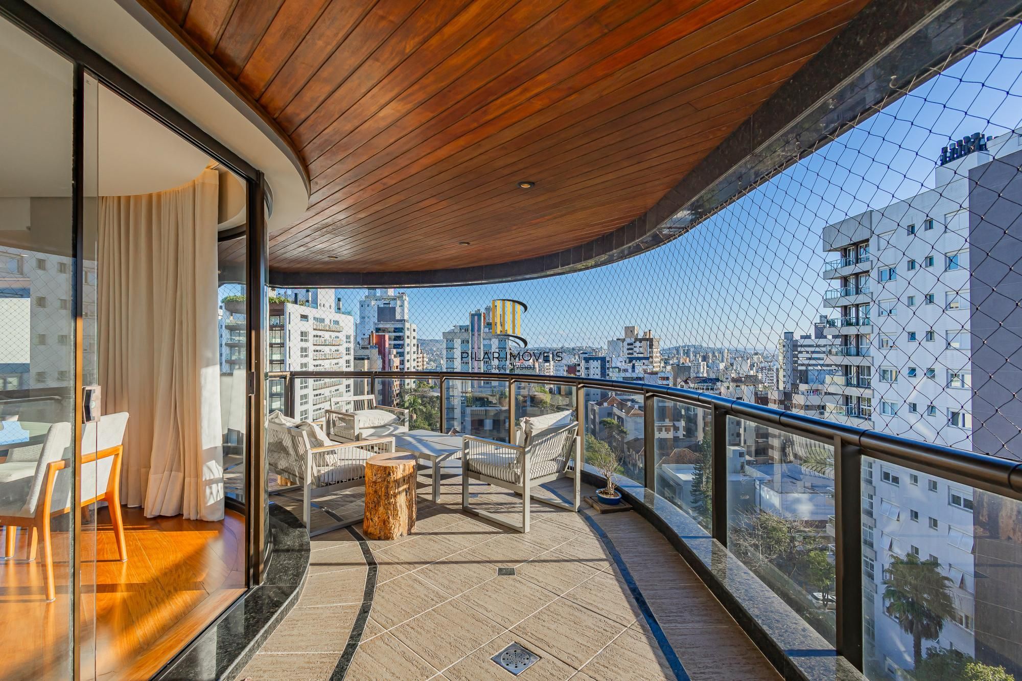 Sofisticação e Conforto em Petrópolis – 231,51m² privativos, 3 dormitórios (1 suíte master) + 3 vagas