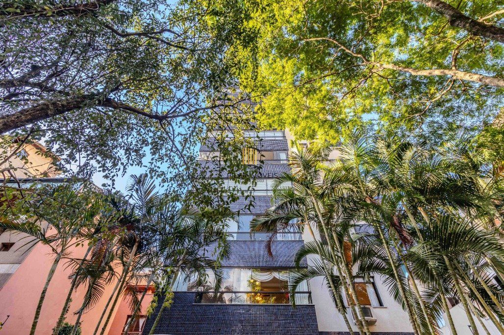 Apartamento 3 dormitórios e 2 vagas no Petrópolis, pertinho da Encol