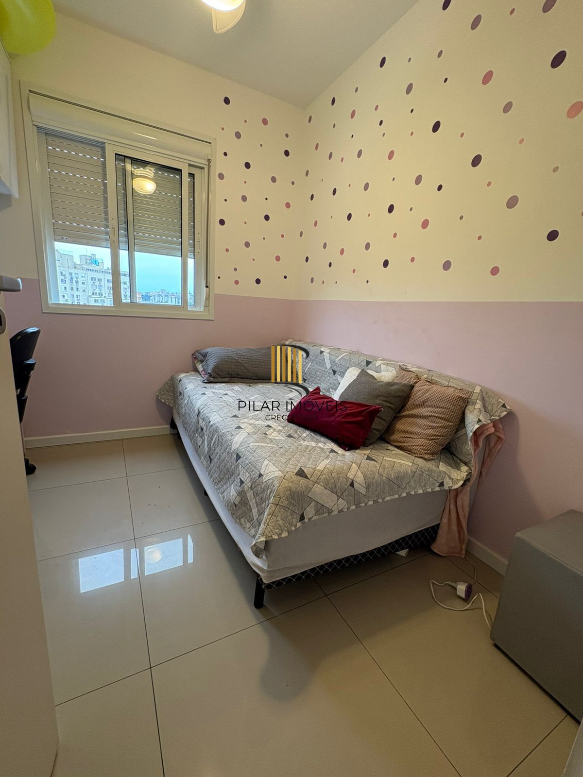 Excelente apartamento de 02 dormitórios com suíte na região central