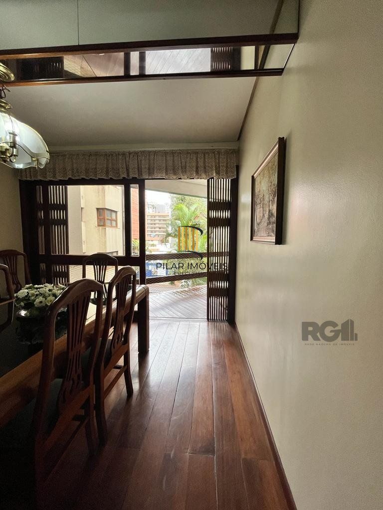 Cobertura para Comprar  com três dormitórios e uma suíte, duas vagas no bairro Petrópolis.