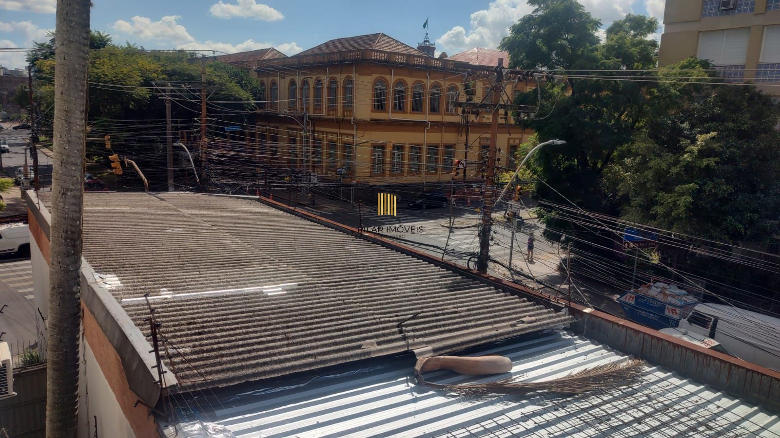 AP, 3 dormitórios, 1 suíte, 3 banheiros, box coberto, frente colégio Militar
