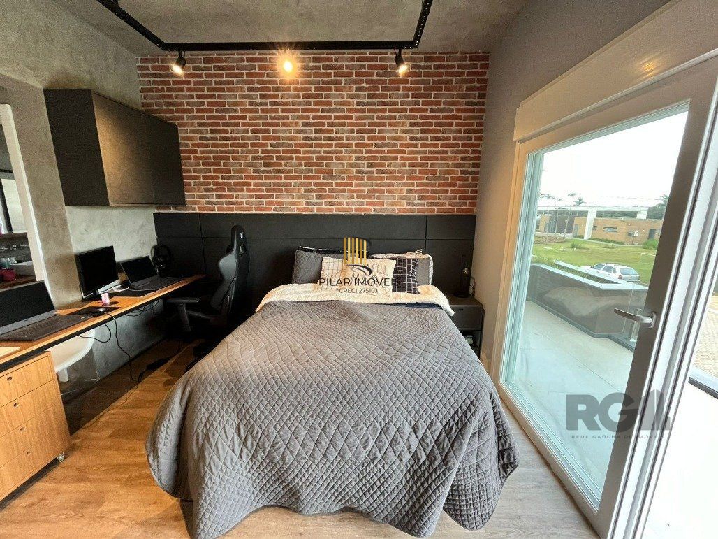Casa para Comprar com 3 Suítes em Lote Molhado no Península Ponta da Figueira