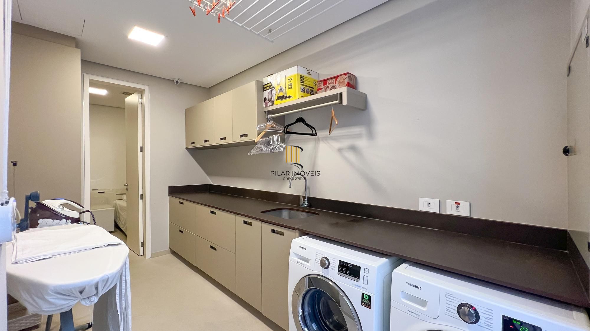 Mansão Suspensa Mobiliada no Las Piedras com piscina e vista para a mata nativa