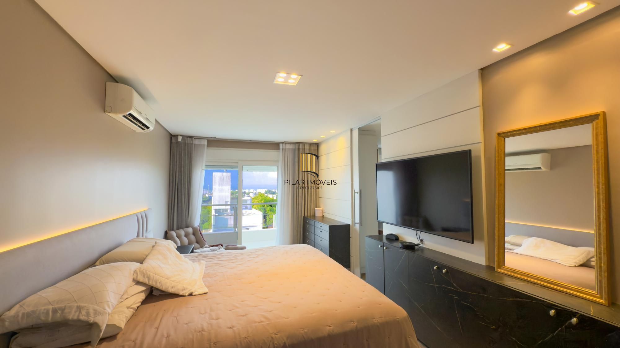 Casa para Comprar com 4 dormitórios, 386 m² - Chácara das Pedras - Porto Alegre