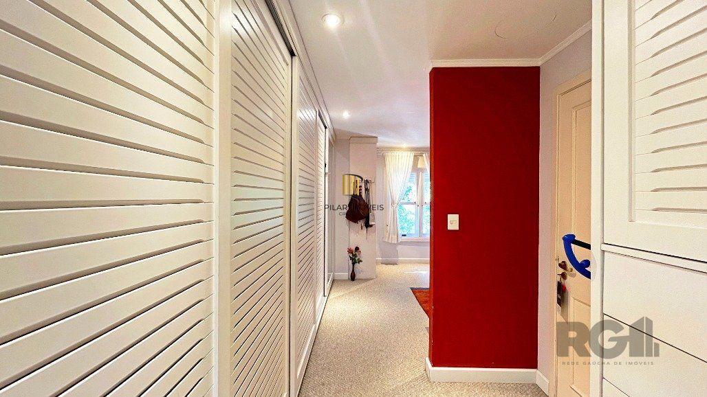 Casa em Condomínio para comprar  no bairro Tristeza com 3 dormitórios