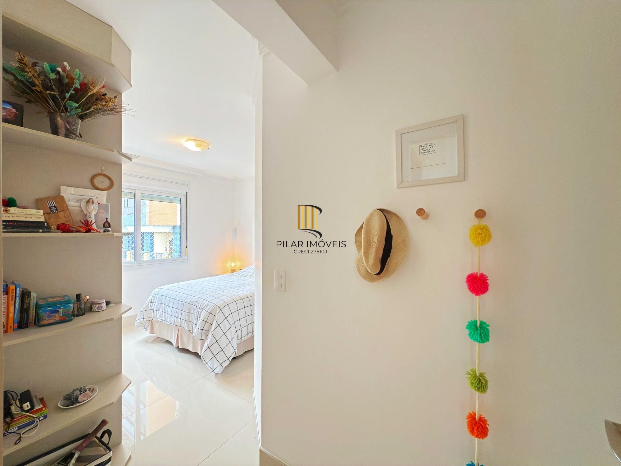 Apartamento a venda semi-mobiliado com dois dormitórios no bairro São João/PoA