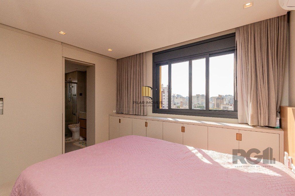 Apartamento á venda, 2 dormitórios, 2 vagas, no bairro Rio Branco, próximo à Redenção.