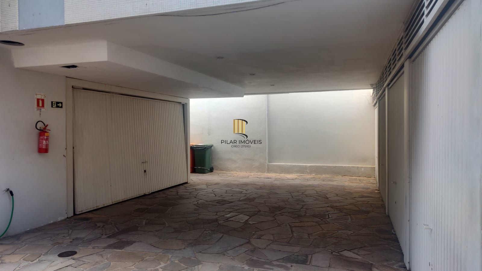 AP, 3 dormitórios, 1 suíte, 3 banheiros, box coberto, frente colégio Militar