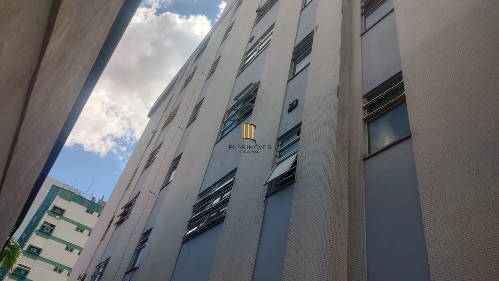 AP, 3 dormitórios, 1 suíte, 3 banheiros, box coberto, frente colégio Militar