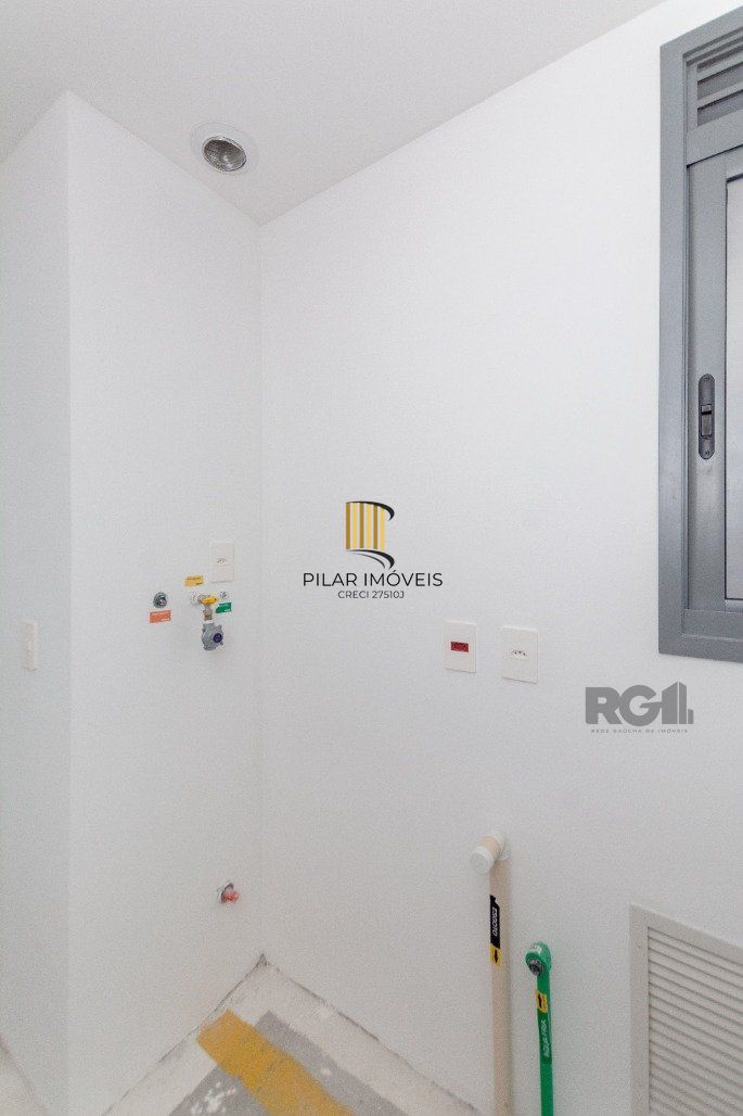Apto de 3 suítes, andar alto, 115m² privativos com lavabo, cozinha americana e churrasqueira.