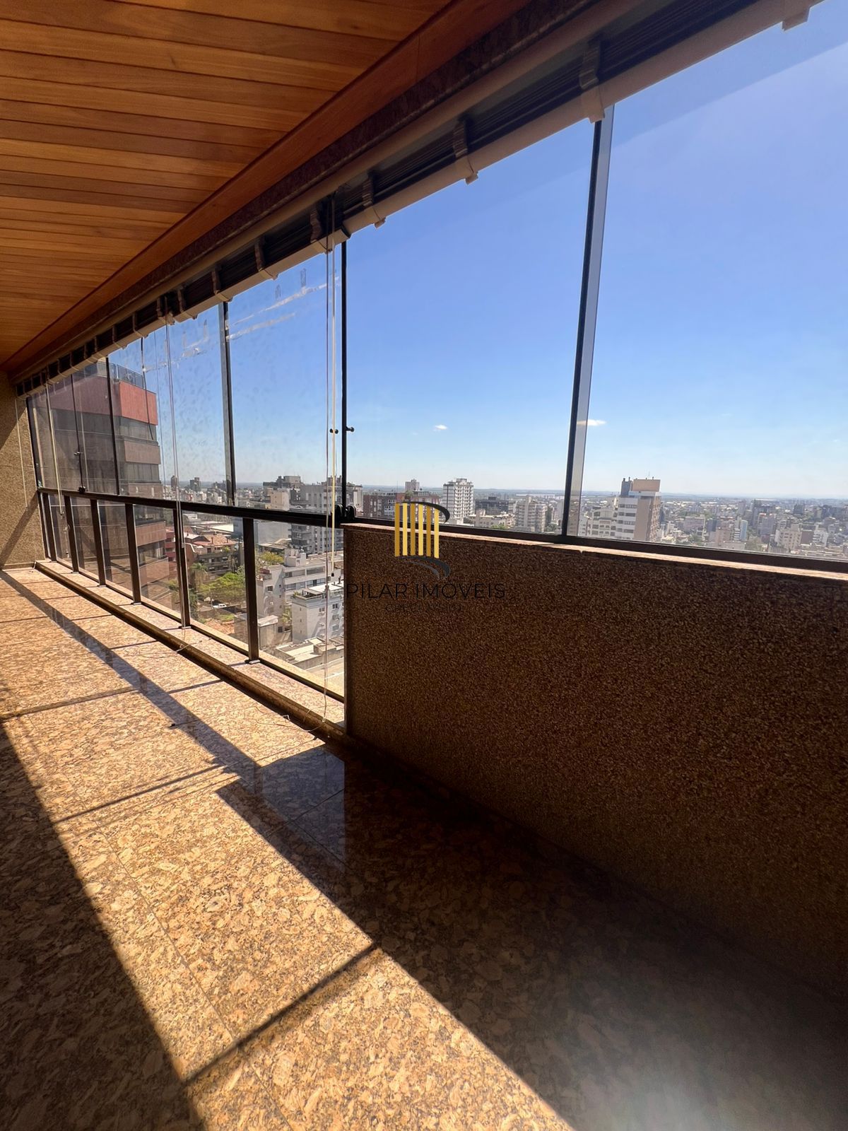 Alto Padrão no Bela Vista: 4 Dorms, Vista Rio, Lareira e 3 Vagas no Ed. Vercelli