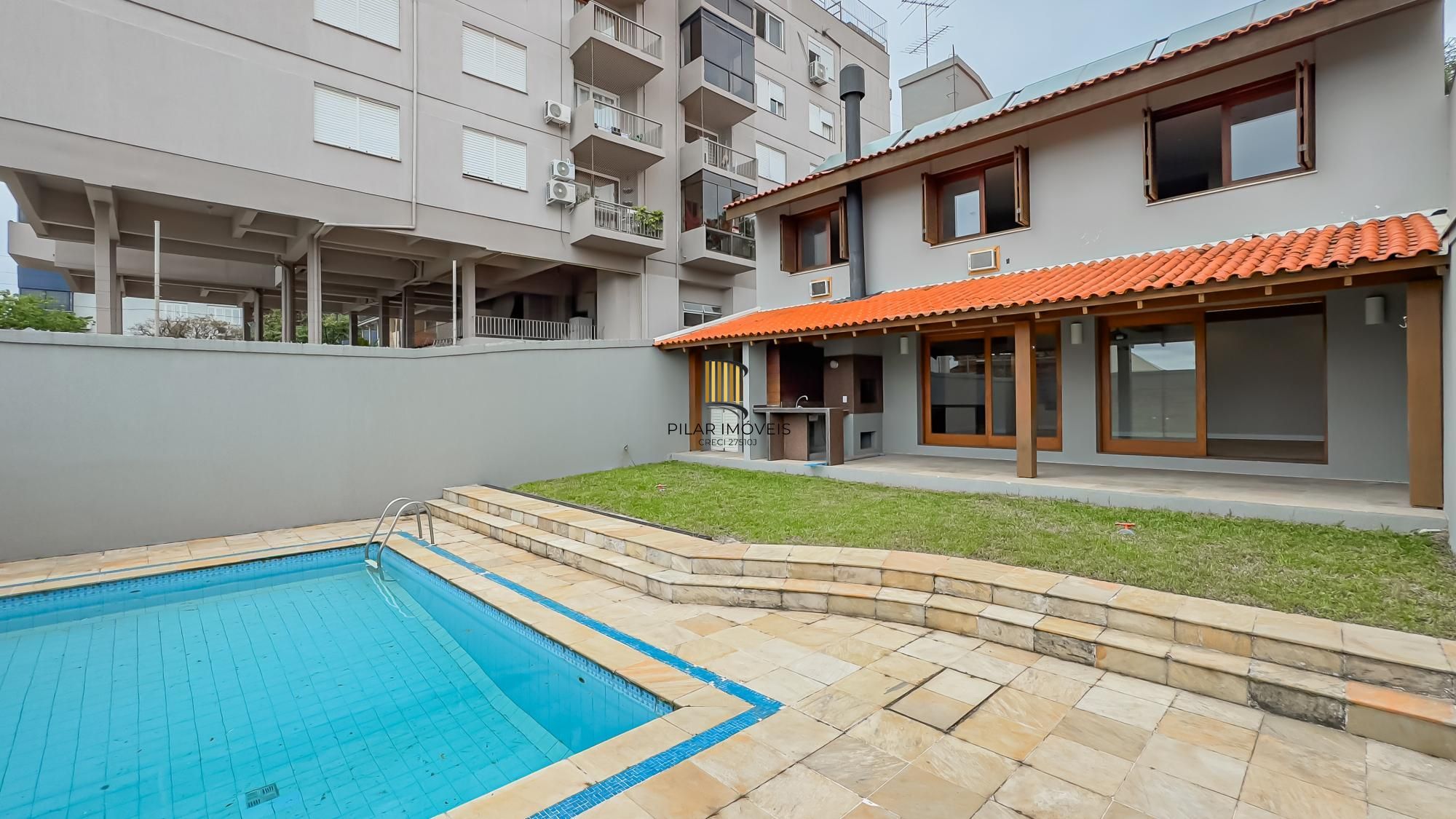 CASA CHACARA DAS PEDRAS 207 METROS , COMPLETAMENTE REFORMADA