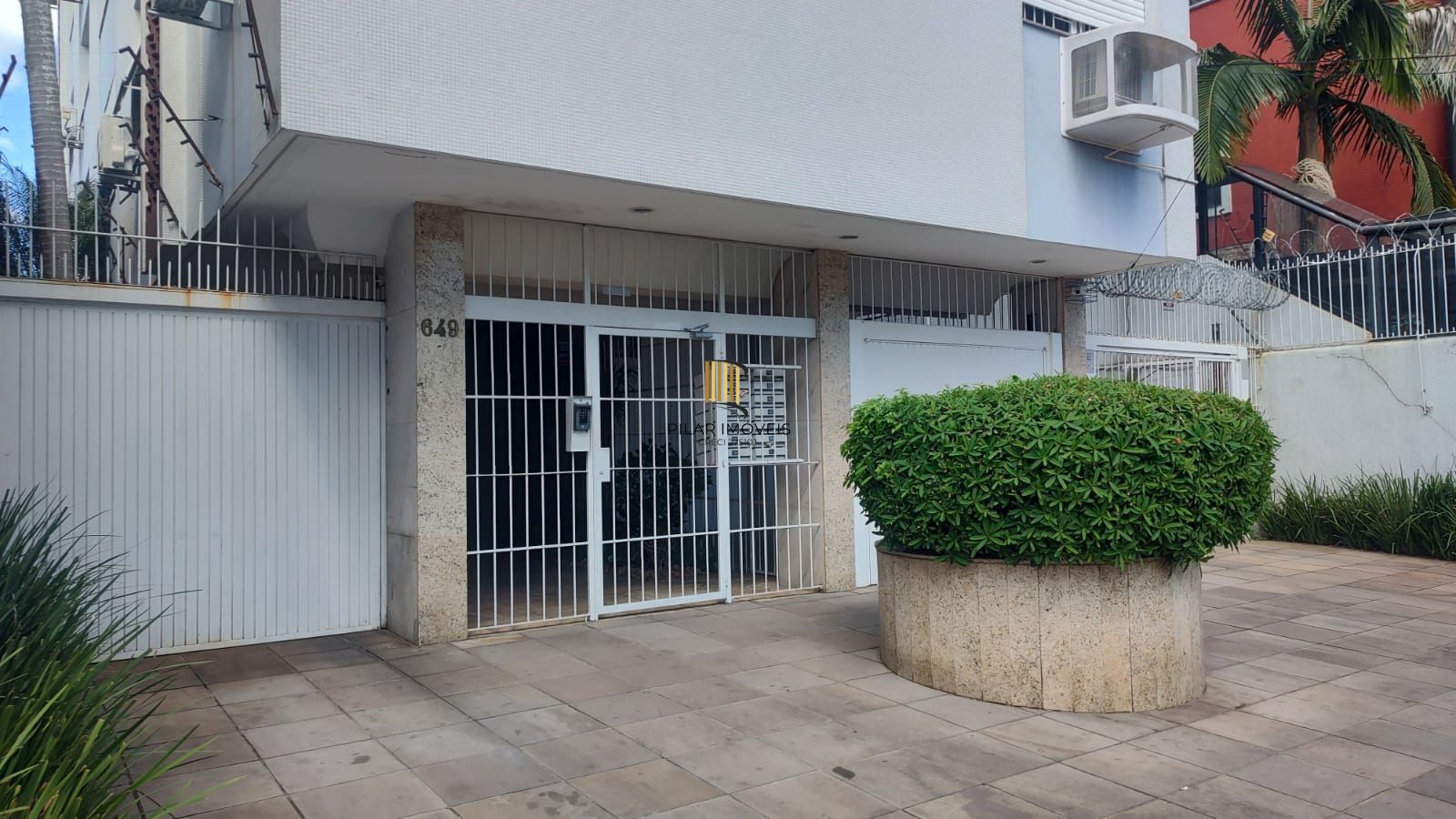 AP, 3 dormitórios, 1 suíte, 3 banheiros, box coberto, frente colégio Militar