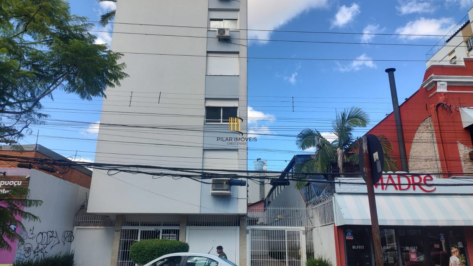 AP, 3 dormitórios, 1 suíte, 3 banheiros, box coberto, frente colégio Militar
