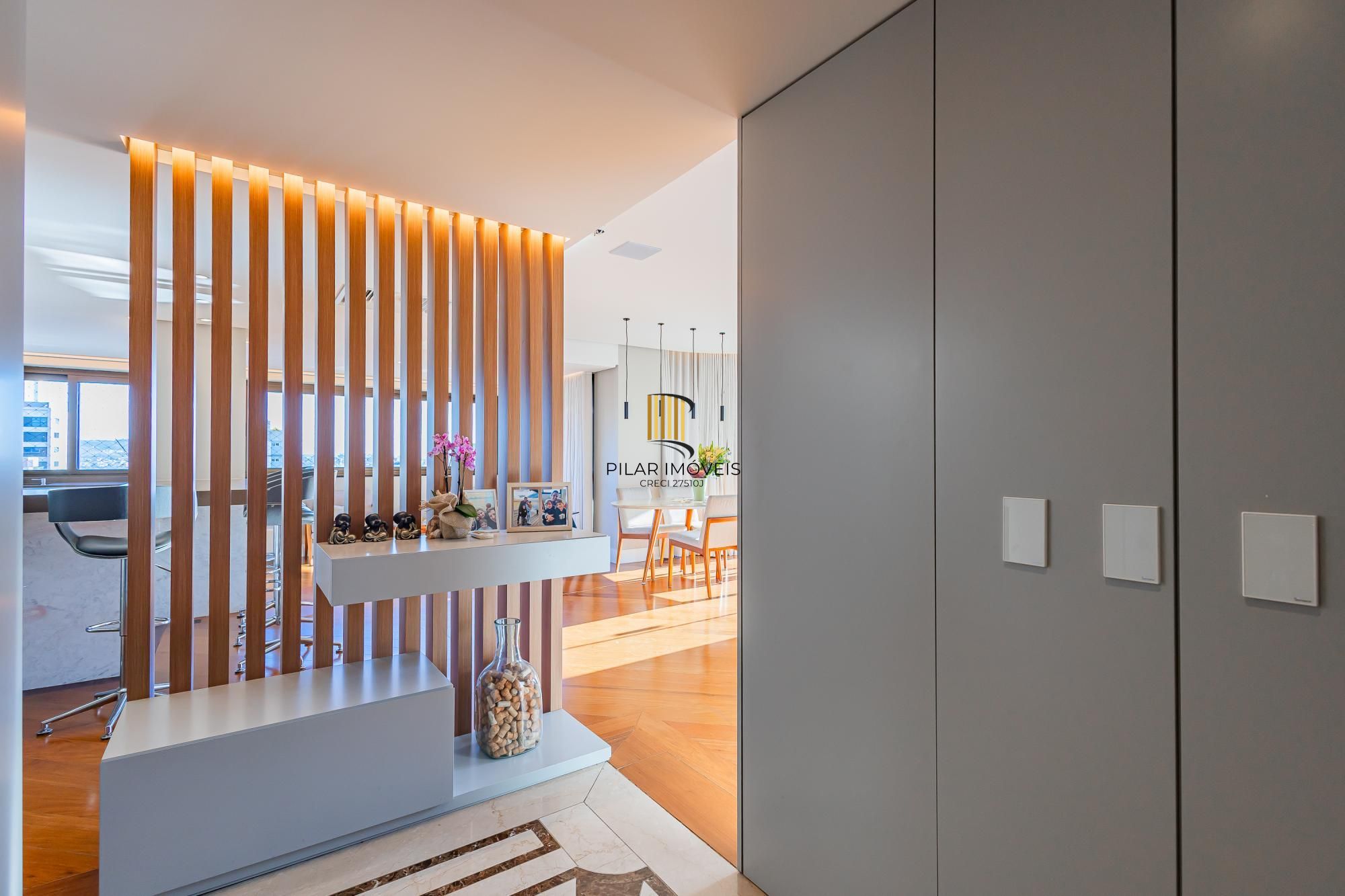 Sofisticação e Conforto em Petrópolis – 231,51m² privativos, 3 dormitórios (1 suíte master) + 3 vagas
