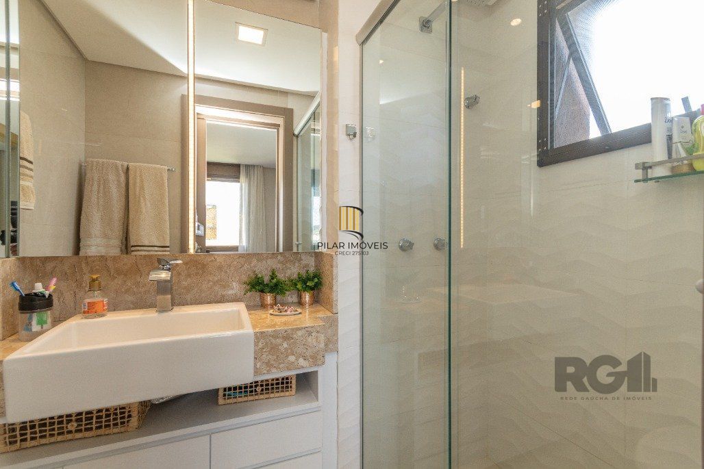 Apto 3 dormitórios, transformado em 2 com suíte e closet enorme, 2 vagas de garagem no jardim botânico