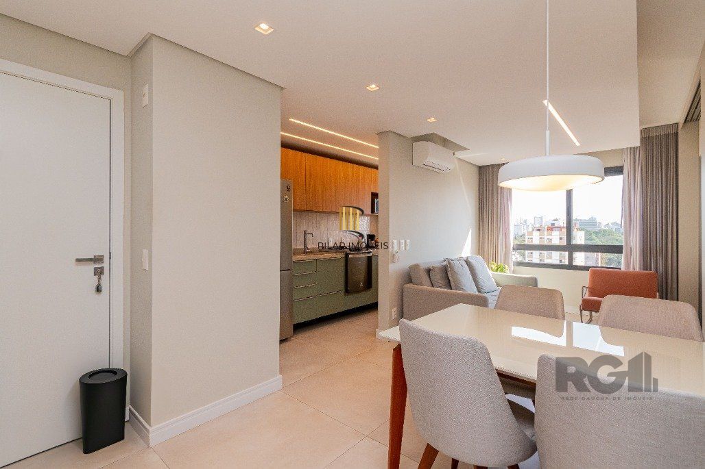 Apartamento á venda, 2 dormitórios, 2 vagas, no bairro Rio Branco, próximo à Redenção.