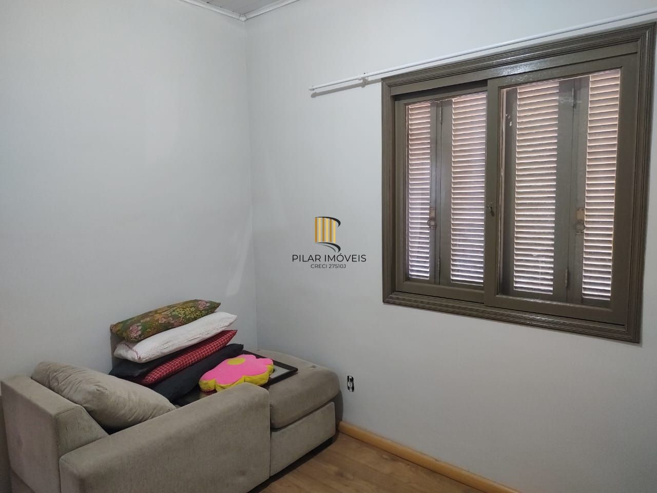 Vende Casa Comercial com deposito nos fundos, 289,80m²