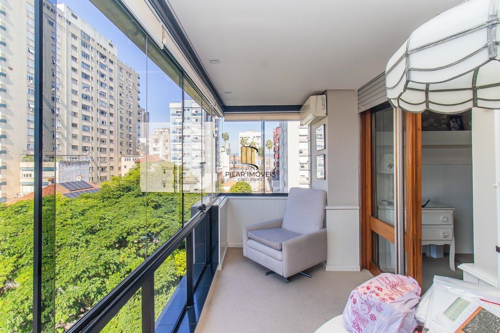 Amplo apartamento de alto padrão com 3 dormitórios