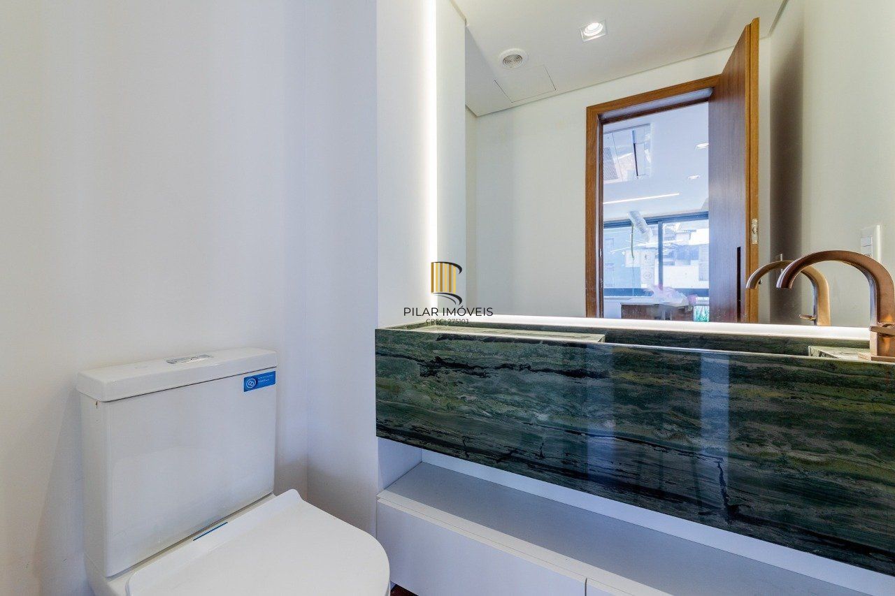 Apartamento novo 3 dormitórios com 2 vagas próximo ao Grêmio Náutico União