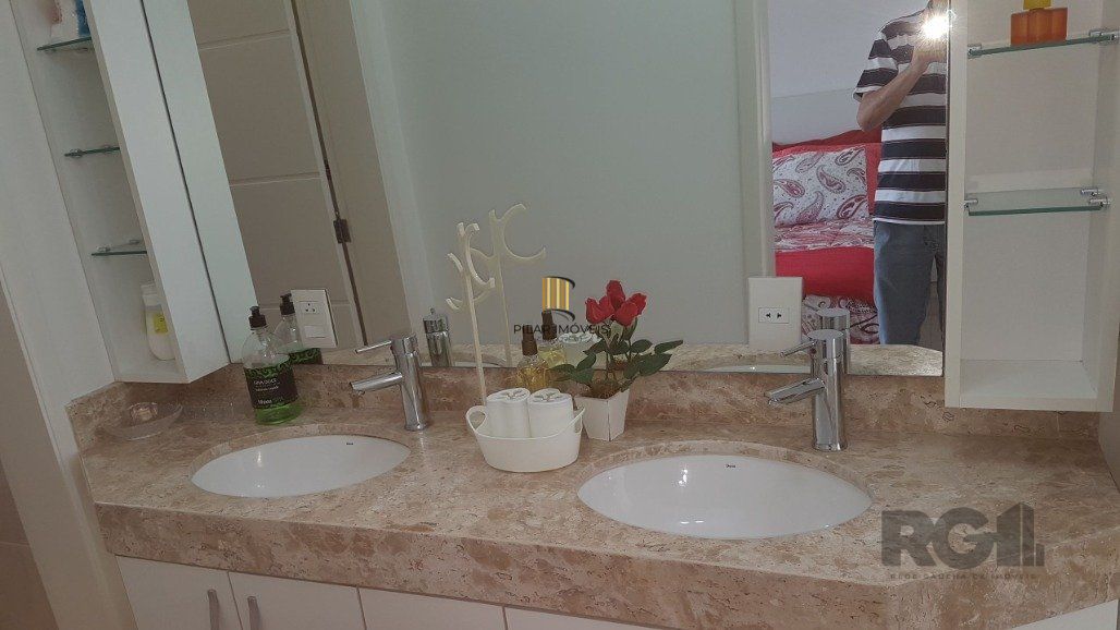 Casa para Comprar  no Condado de Capão com 5 suítes.