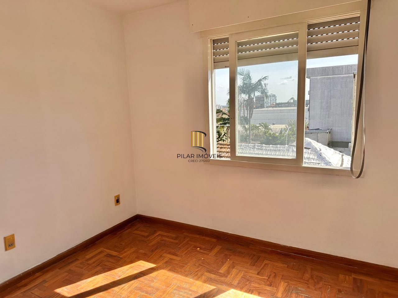 Excelente apartamento à venda no bairro Passo d' Areia com 2 dormitórios.