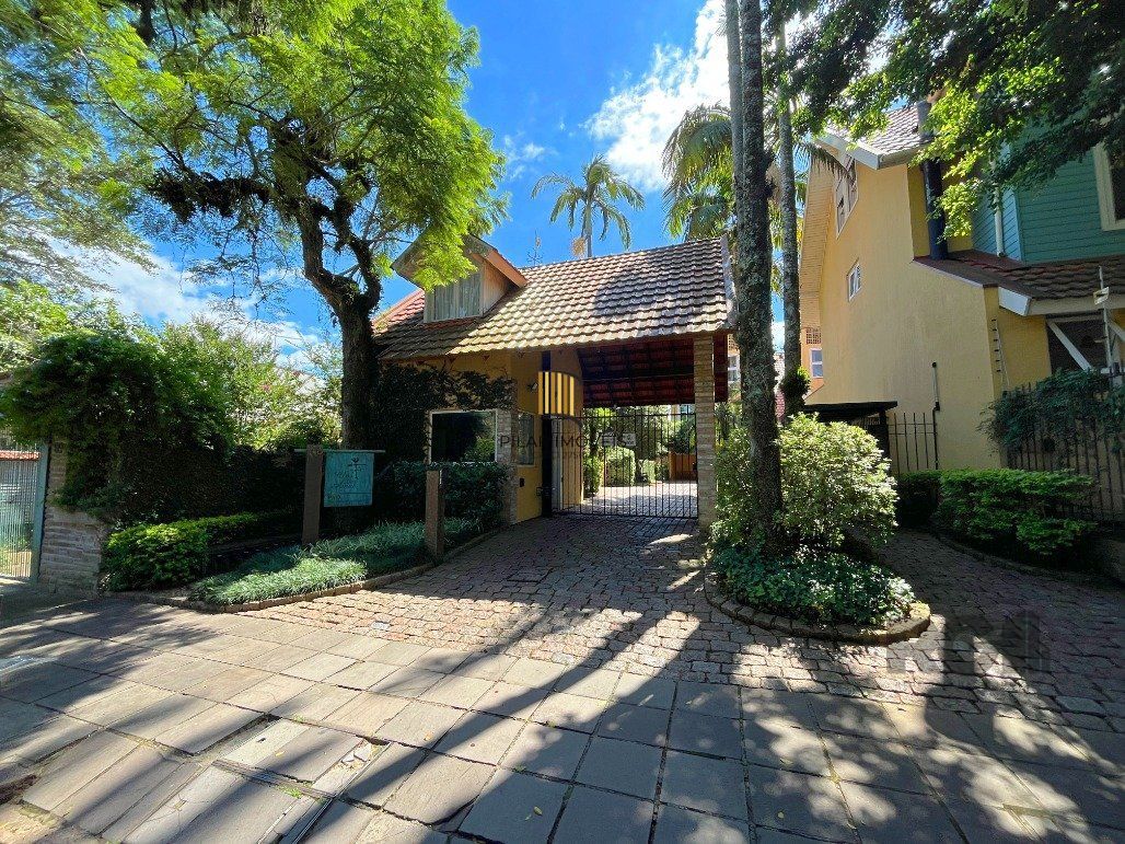 Casa em Condomínio para comprar  no bairro Tristeza com 3 dormitórios