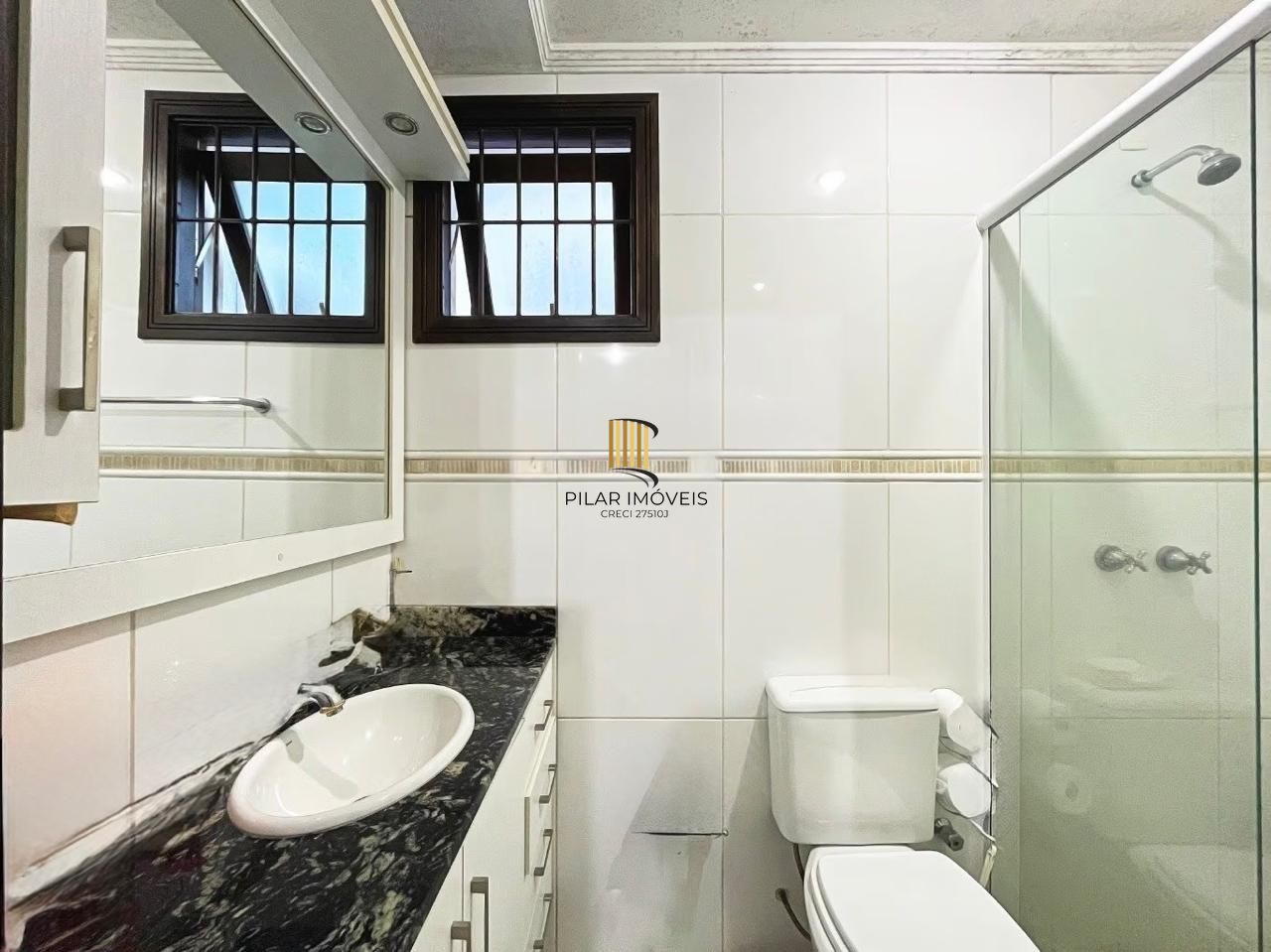 Excelente casa a venda com 3 dormitórios no bairro Tristeza em Porto Alegre.