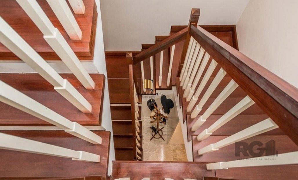 Casa em condomínio à venda no Bairro Três Figueiras.