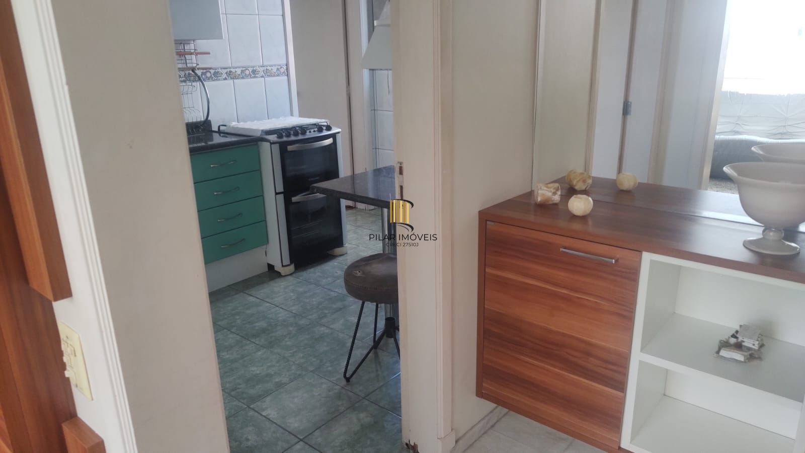 AP, 3 dormitórios, 1 suíte, 3 banheiros, box coberto, frente colégio Militar