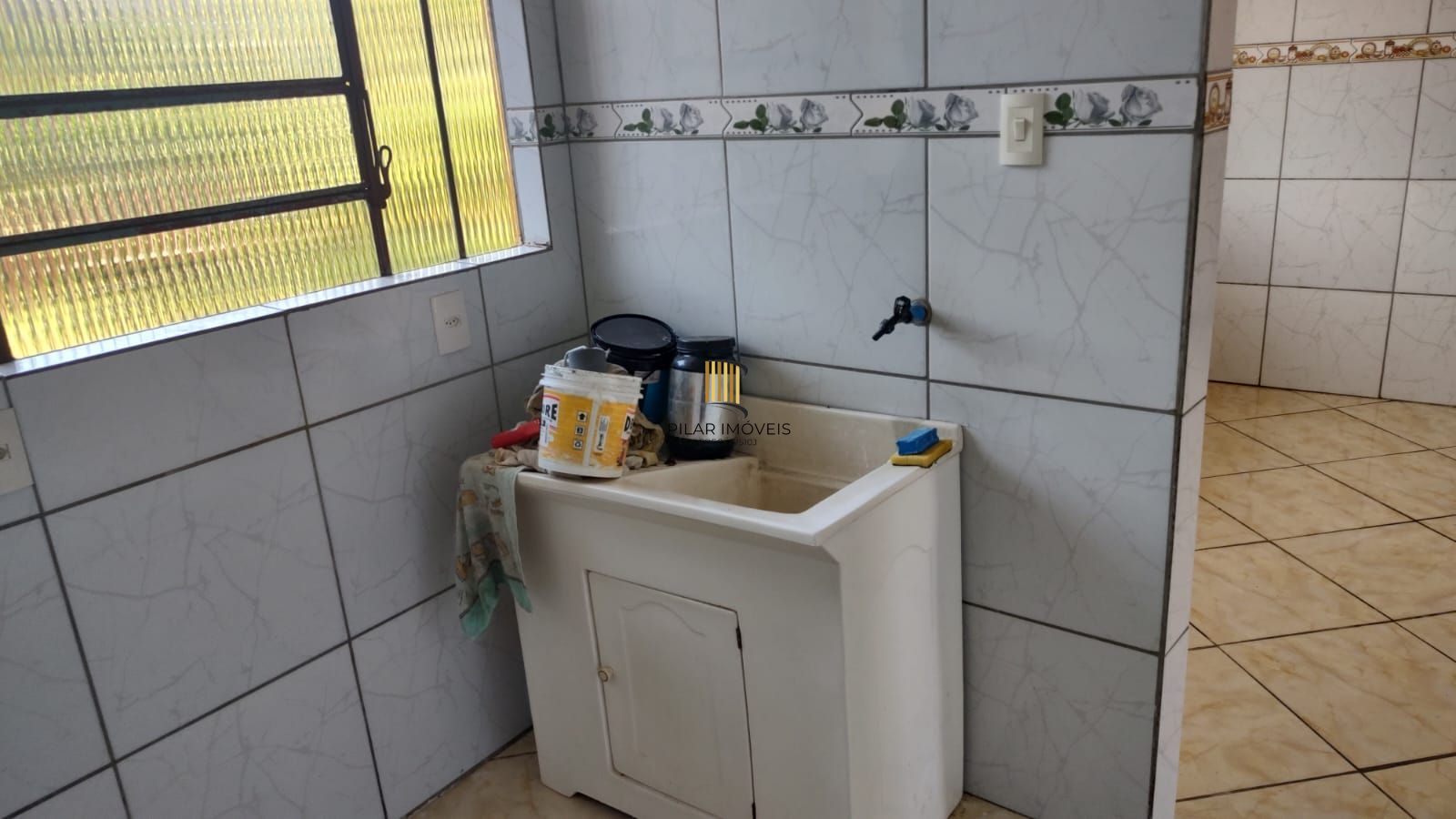 Vende casa com 84m² ,  2 dormitórios, terreno com 300m²
