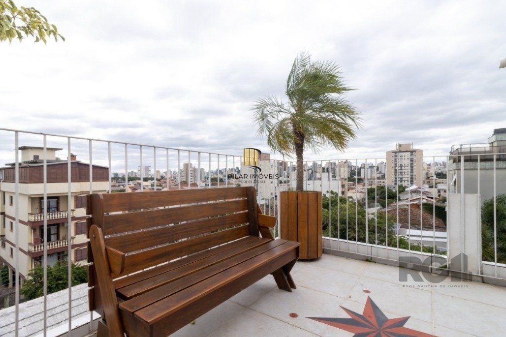 Cobertura com 3 dorms, 2 vagas e amplo terraço no Partenon