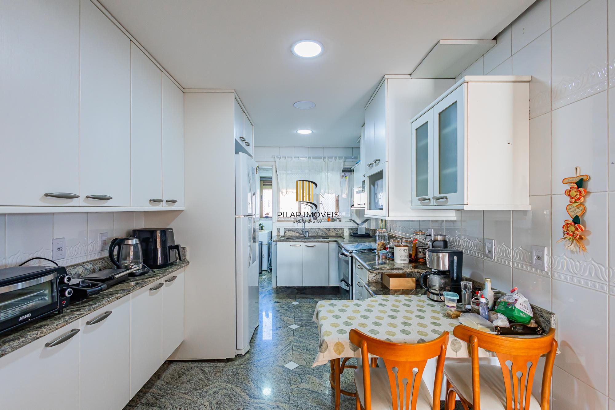 Sofisticação e Conforto em Petrópolis – 231,51m² privativos, 3 dormitórios (1 suíte master) + 3 vagas