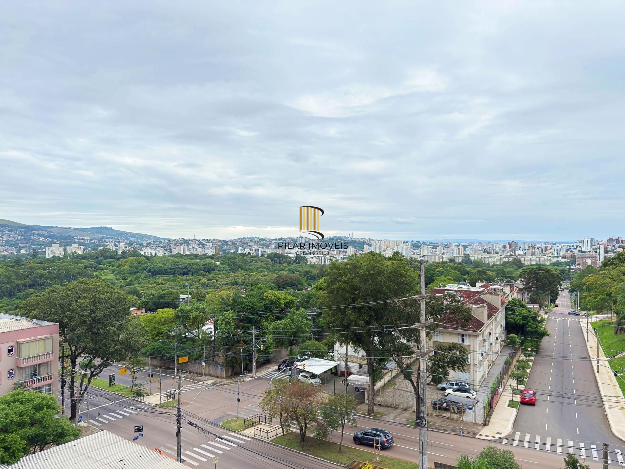 Apartamento 3 Dormitórios com Suíte, Churrasqueira e Excelente Vista Petrópolis