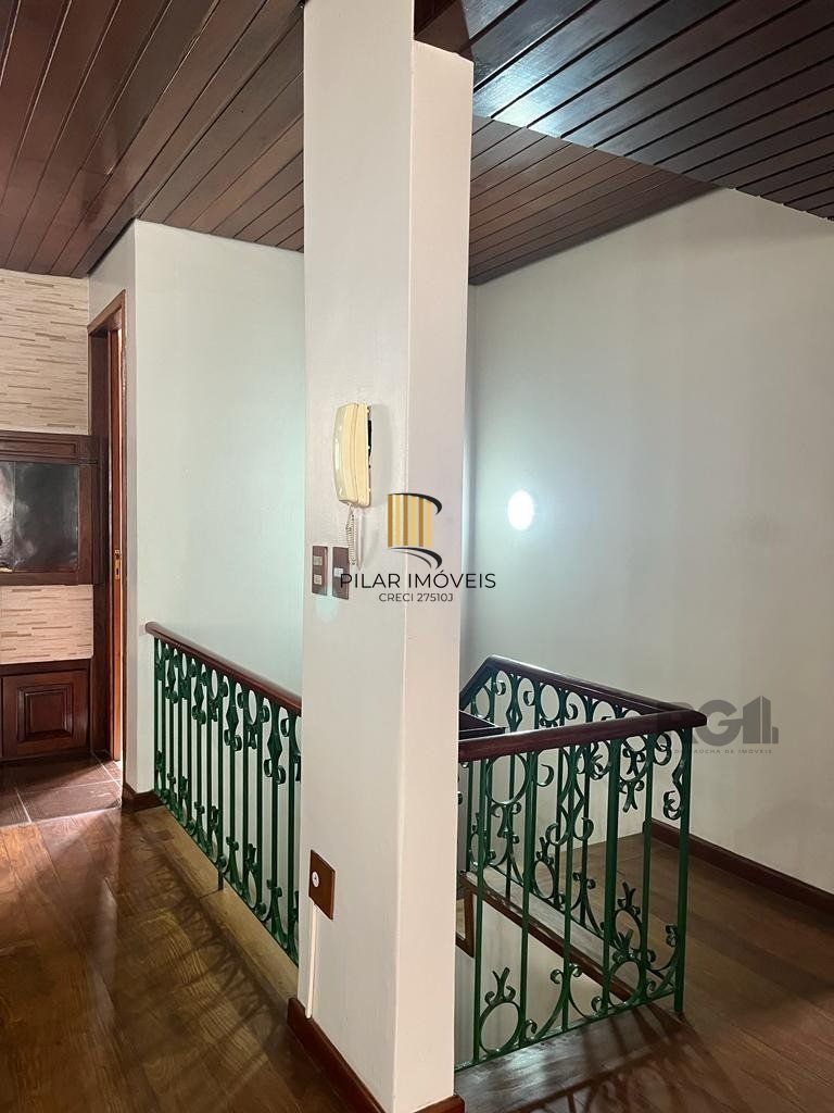 Cobertura para Comprar  com três dormitórios e uma suíte, duas vagas no bairro Petrópolis.