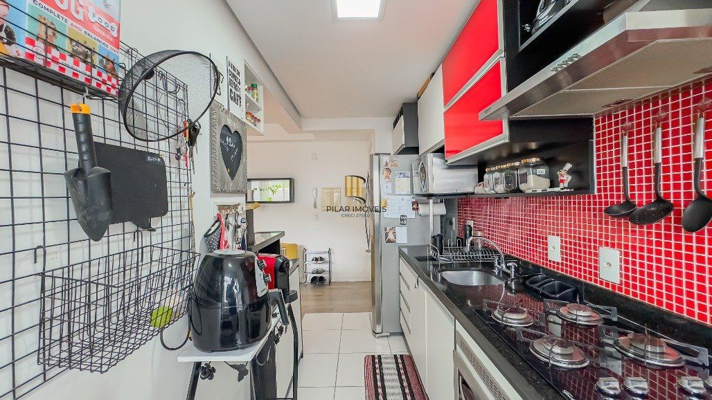 Apartamento a venda no bairro Passo da Areia com dois dormitórios.