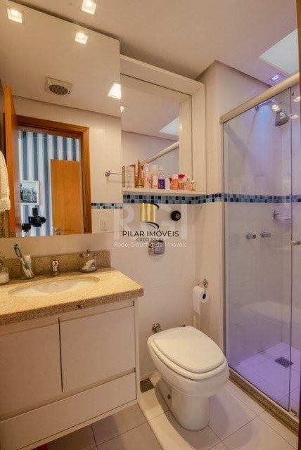 Excelente Casa para Comprar  com 3 Suítes no Bairro Chácara das Pedras