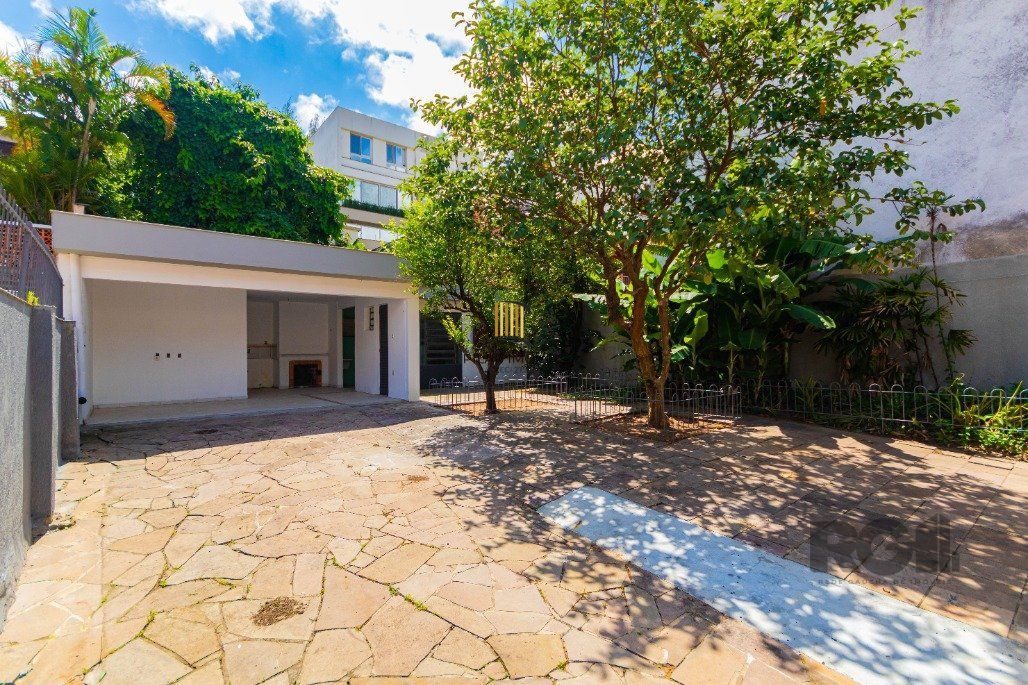 Casa/sobrado para Comprar com 4 dormitórios no bairro  Chácara das Pedras.