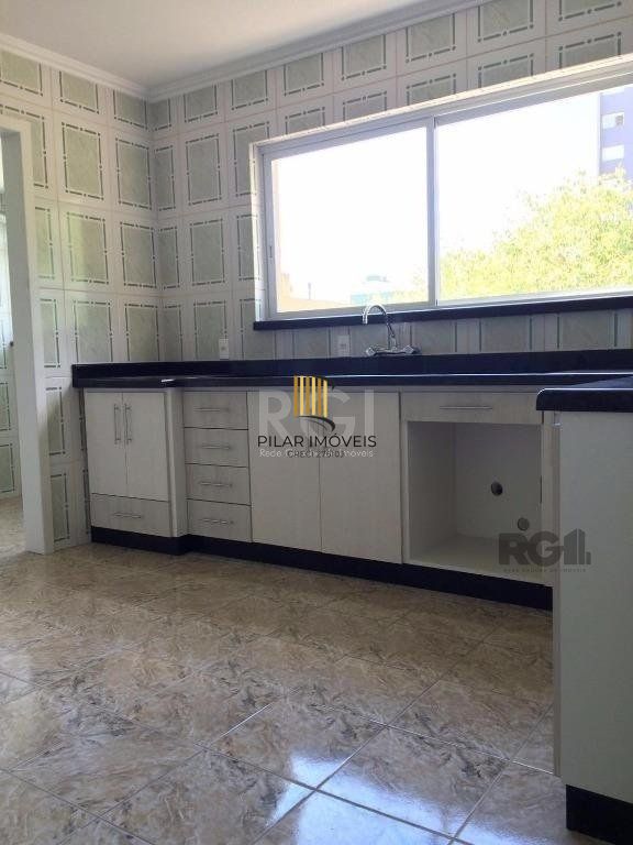 Vende prédio com 3 apartamentos, 9 dormitórios, 3 suíte, 3 salas amplas com churrasqueira, box 6 vaga coberta, 479 m² por R$ 1.200,000,00- São João - Porto Alegre/RS