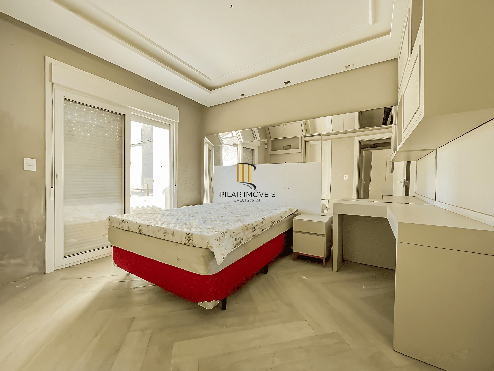 Casa Reformada com Piscina, 370m², 2 Suítes com Closet no Três Figueiras – POA