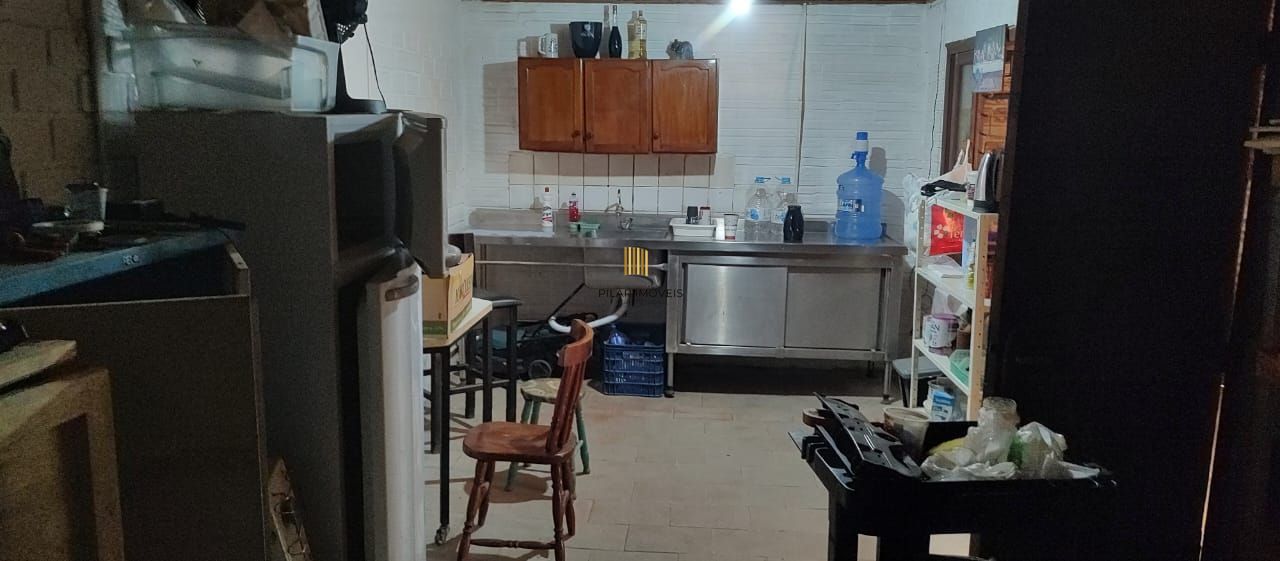 Vende Casa Comercial com deposito nos fundos, 289,80m²