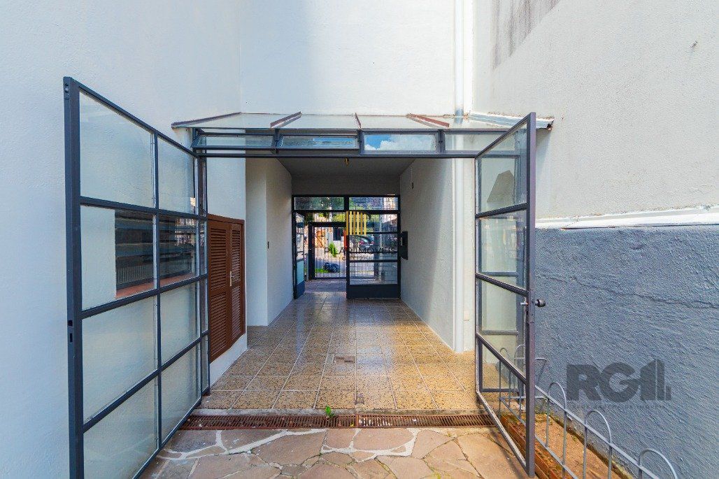 Casa/sobrado para Comprar com 4 dormitórios no bairro  Chácara das Pedras.