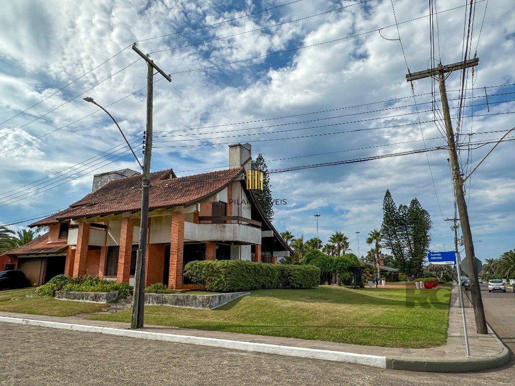 Icônica Casa para comprar  a poucos metros do mar em Atlântida