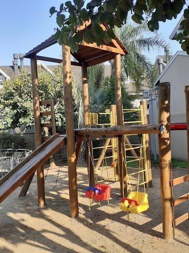 vende exelente casa com 442m² , 4 dormitórios Suíte, garagem para 4 carros