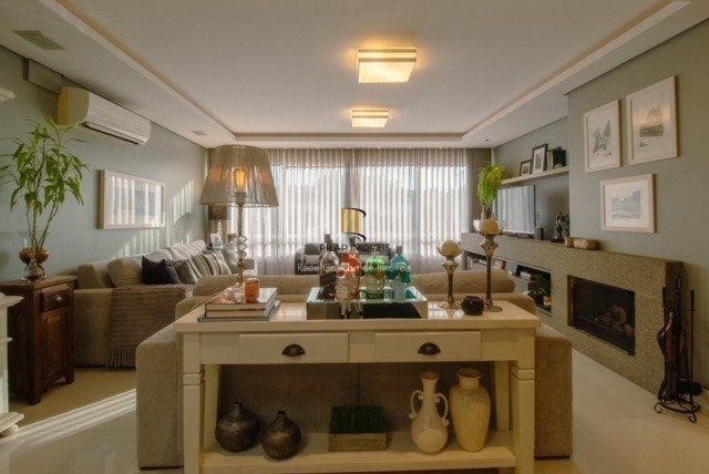 Excelente Casa para Comprar  com 3 Suítes no Bairro Chácara das Pedras