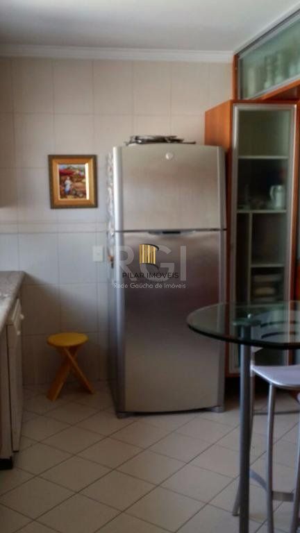 Vende cobertura mobiliada, 3 dormitórios, 3 vagas, Petrópolis