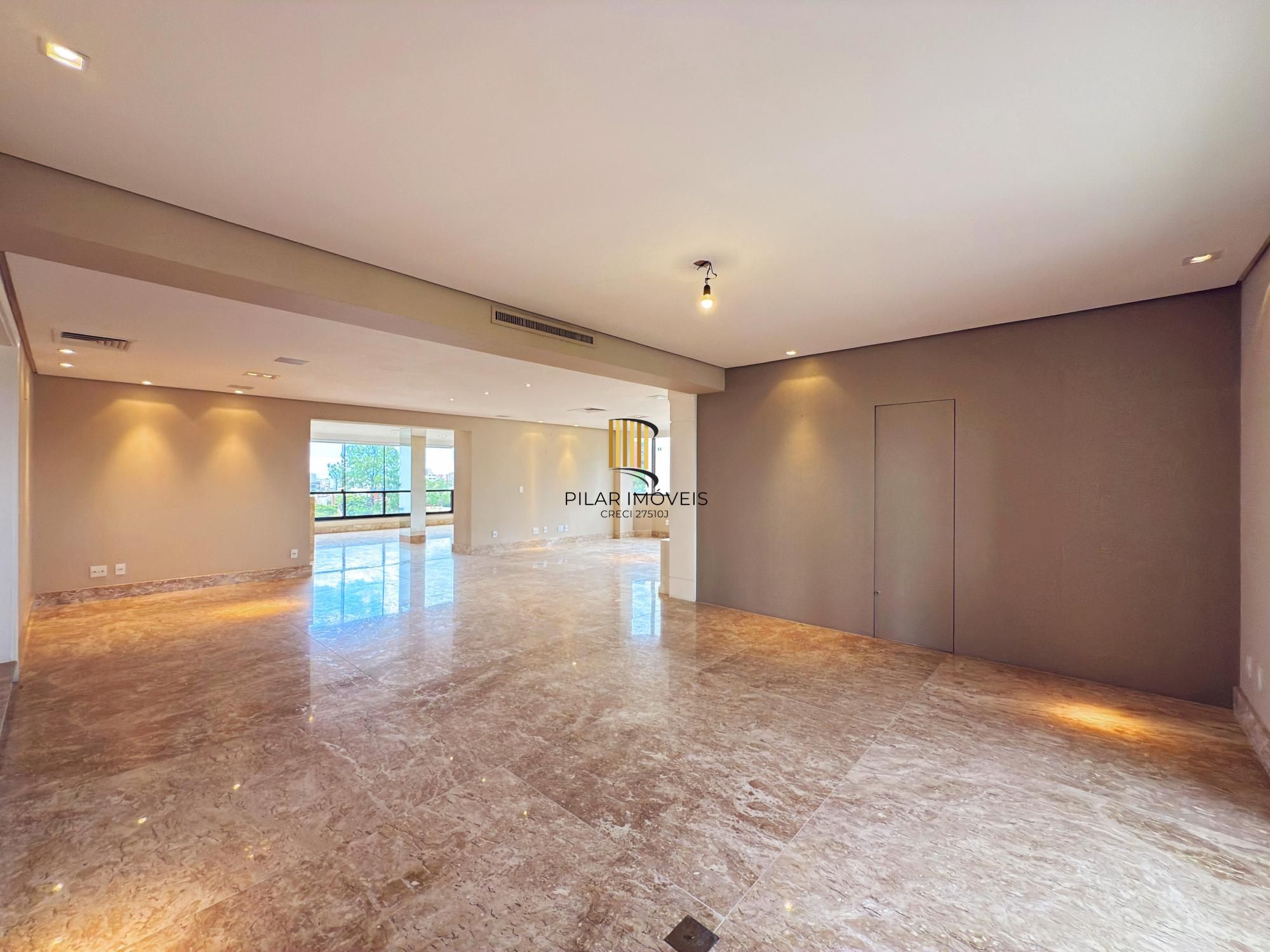 Apartamento com Lareira | Churrasqueira | 3 Suítes | Bairro Petrópolis