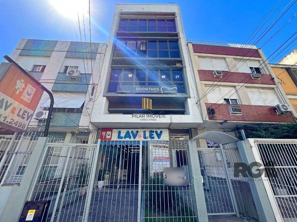 Conjunto comercial para comprar  totalmente mobiliado e desocupado, localizado na prestigiada Rua Felipe Camarão, em frente à Redenção. - Pilar Imóveis