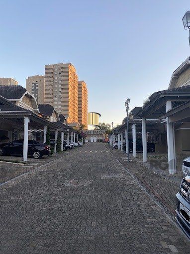 vende exelente casa com 442m² , 4 dormitórios Suíte, garagem para 4 carros